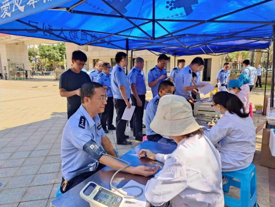 警心聚爱心 热血铸忠诚——海南省公安厅开展五四青年节无偿献血活动