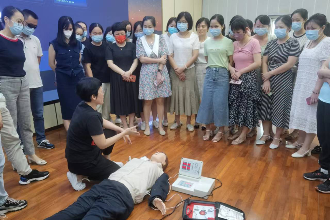 省血液中心开展全员心肺复苏培训考核活动