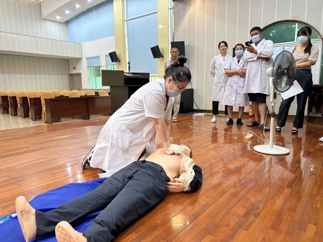 省血液中心开展全员心肺复苏培训考核活动