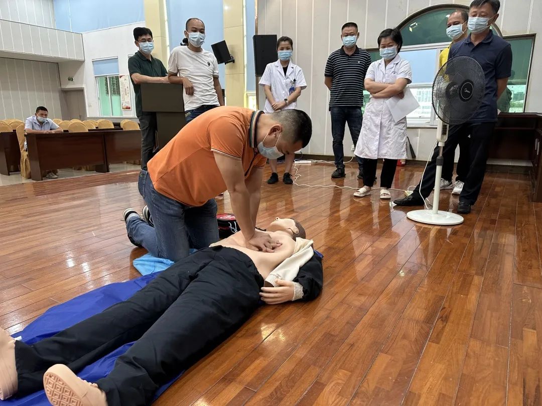 省血液中心开展全员心肺复苏培训考核活动