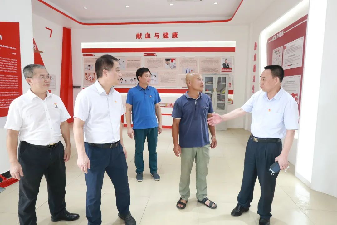 海南省血液中心开展“党建引领聚合力 义诊帮扶践初心”主题党日活动