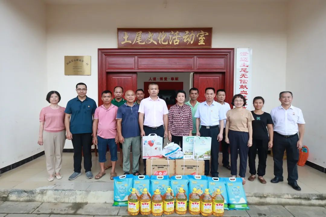 海南省血液中心开展“党建引领聚合力 义诊帮扶践初心”主题党日活动