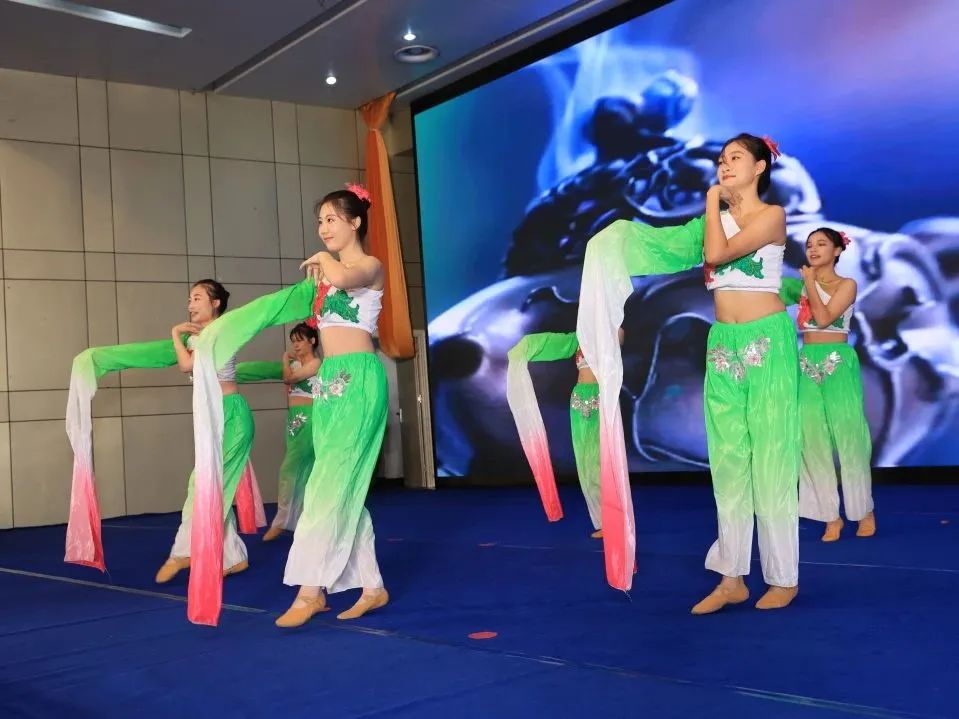 海南省举行庆祝2023年世界献血者日暨无偿献血表彰活动