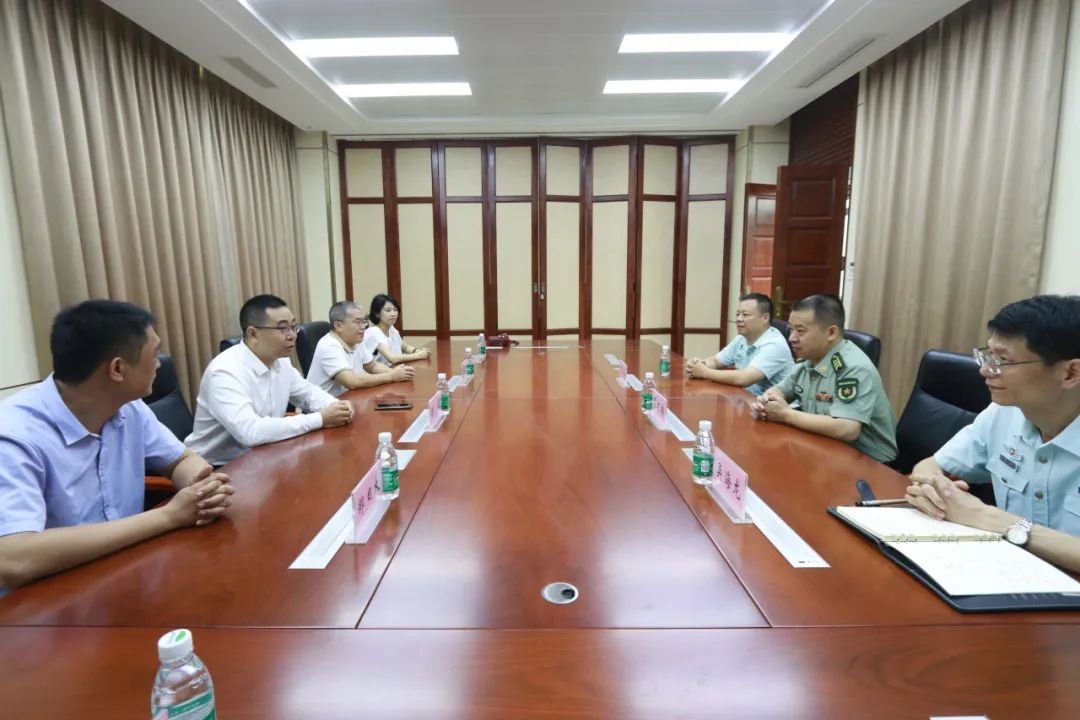 八一庆祝把军扬 山河无恙百姓安——海南省血液中心“八一”前夕慰问驻琼军警部队及消防救援队伍
