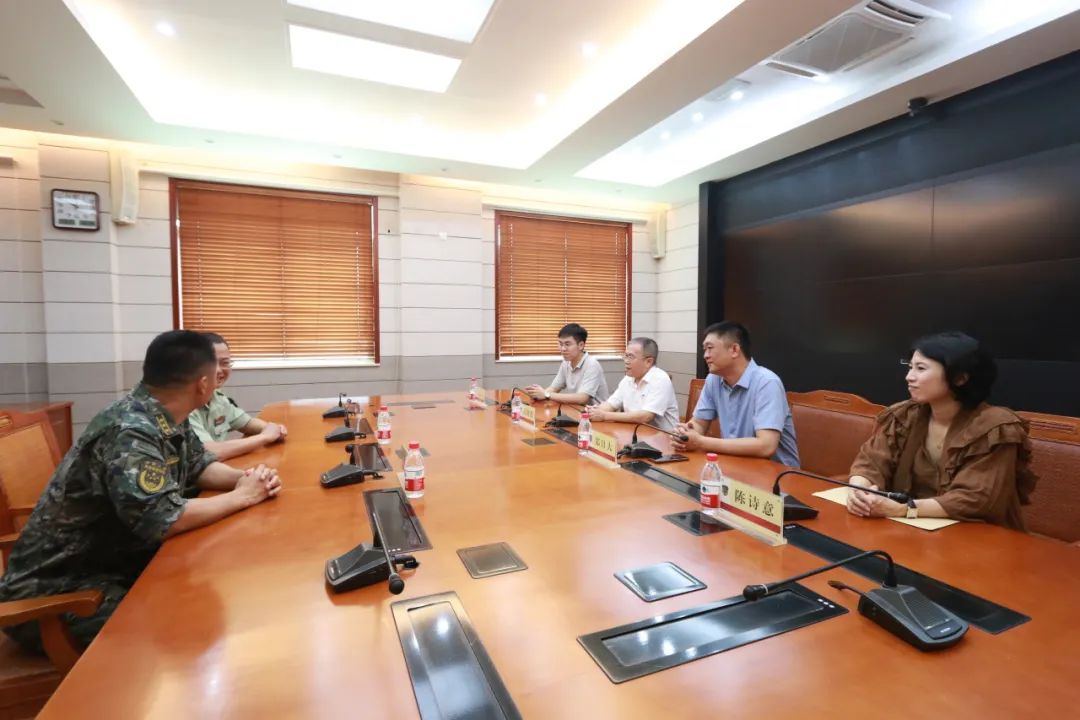 八一庆祝把军扬 山河无恙百姓安——海南省血液中心“八一”前夕慰问驻琼军警部队及消防救援队伍