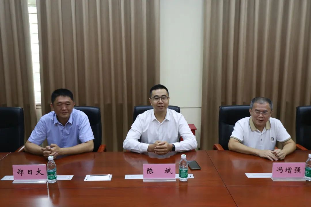 八一庆祝把军扬 山河无恙百姓安——海南省血液中心“八一”前夕慰问驻琼军警部队及消防救援队伍