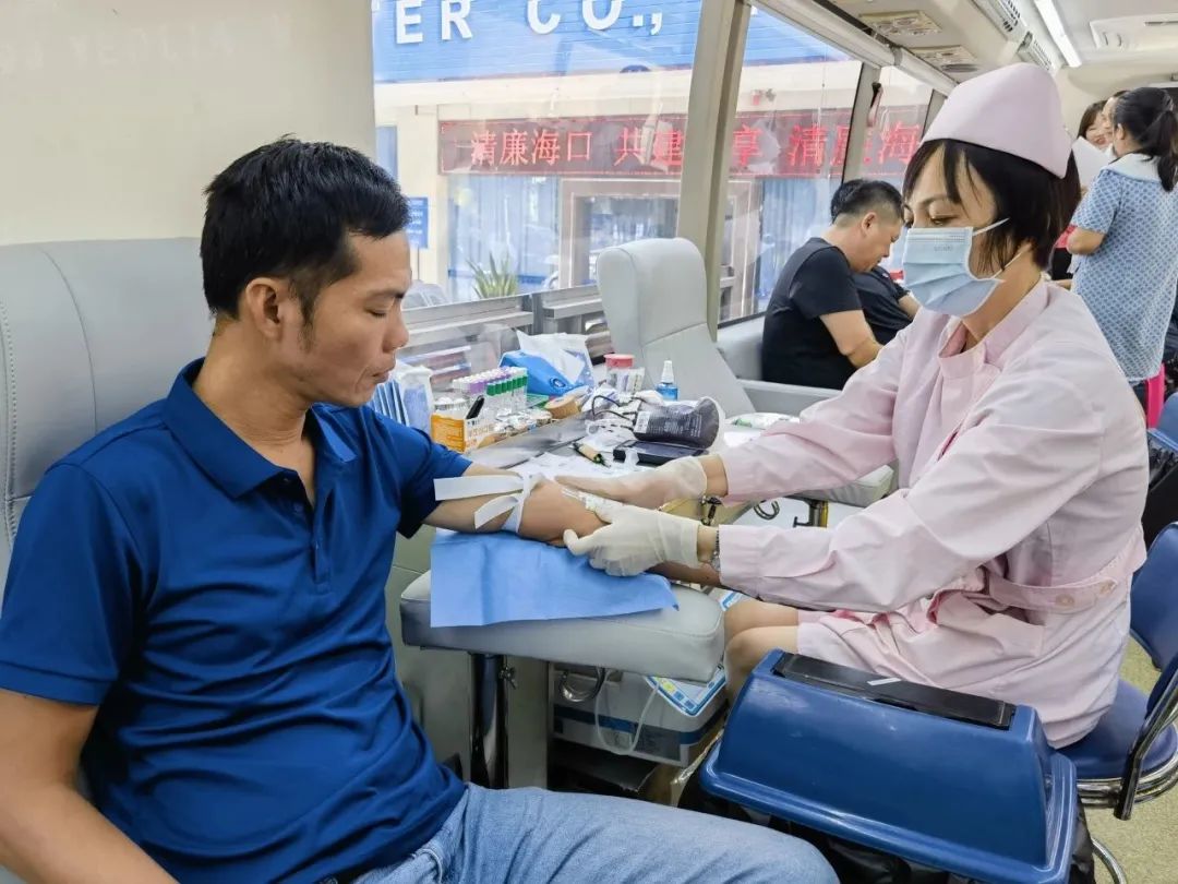 捐献热血 传递爱心——海口威立雅水务有限公司开展无偿献血活动