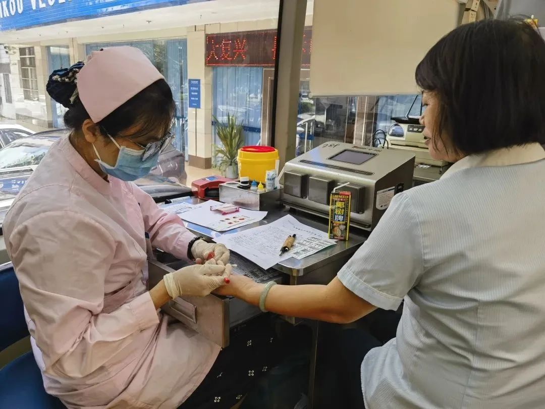 捐献热血 传递爱心——海口威立雅水务有限公司开展无偿献血活动