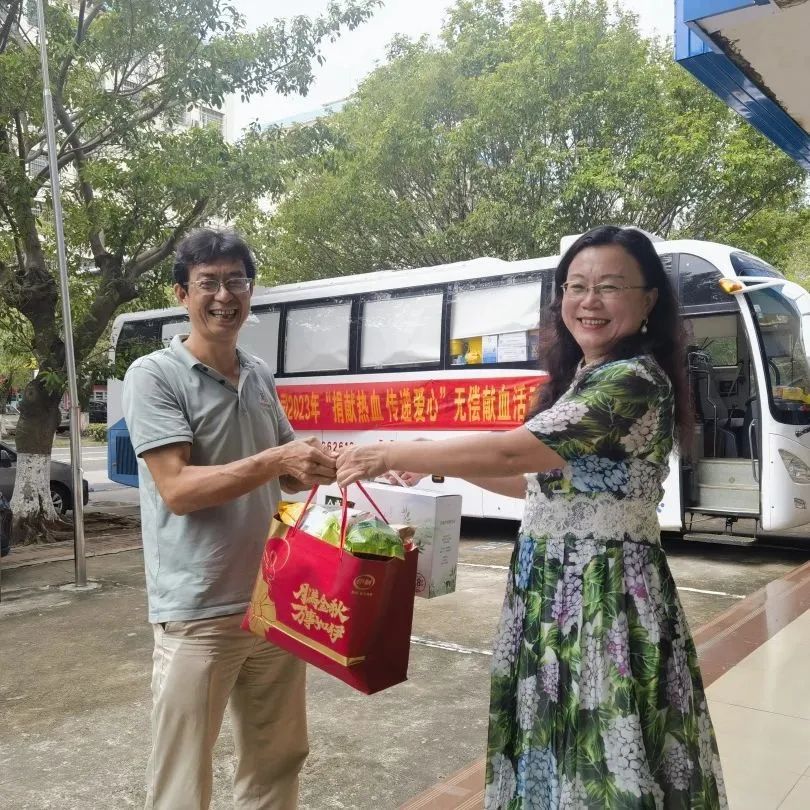 捐献热血 传递爱心——海口威立雅水务有限公司开展无偿献血活动