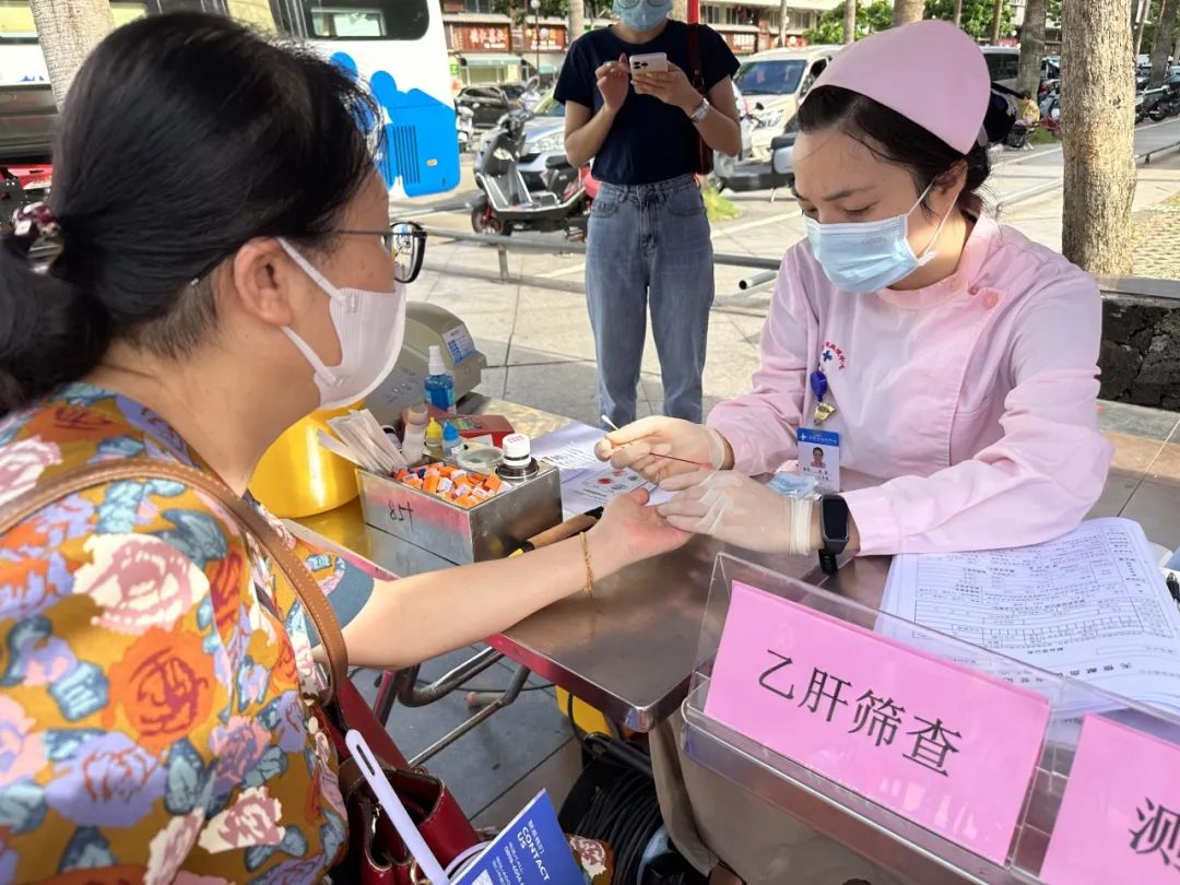 海口市卫生健康委员会、秀英区卫生健康委员会、海南省血液中心联合举办2023 年“服务百姓健康行动”暨“2+3”义诊活动