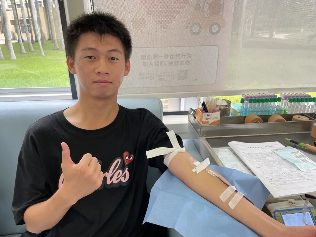 热血青年 聚爱相拥——海南医学院组织开展无偿献血活动