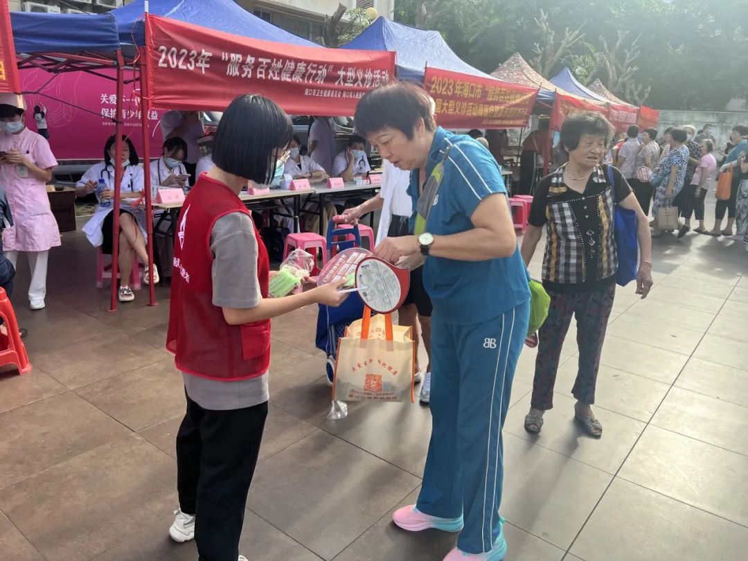 海口市卫生健康委员会、秀英区卫生健康委员会、海南省血液中心联合举办2023 年“服务百姓健康行动”暨“2+3”义诊活动