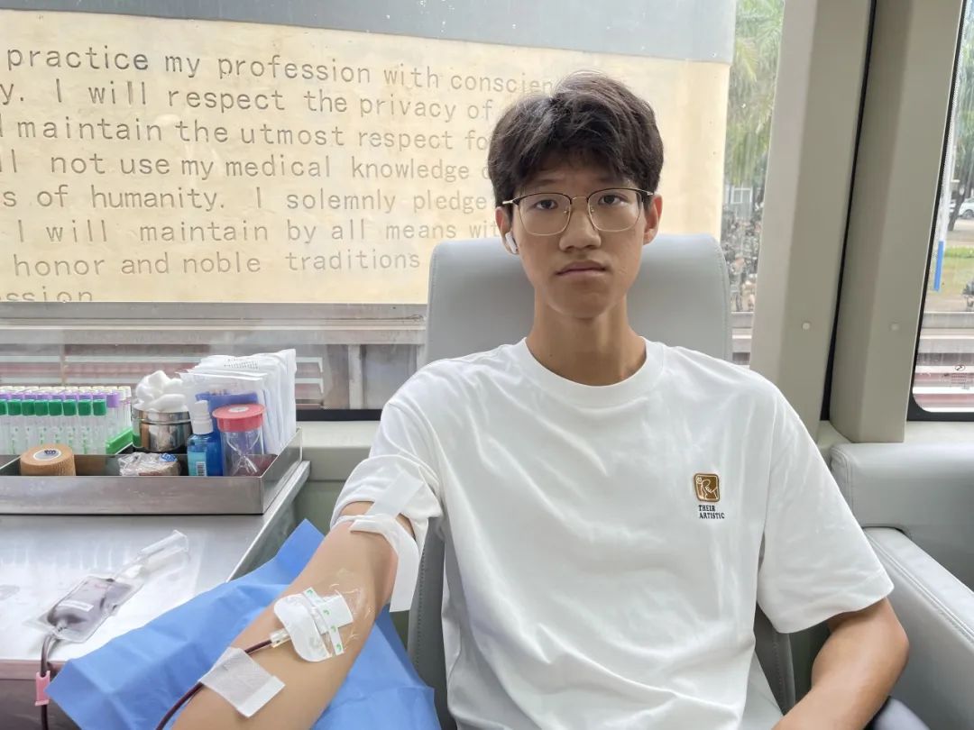 热血青年 聚爱相拥——海南医学院组织开展无偿献血活动