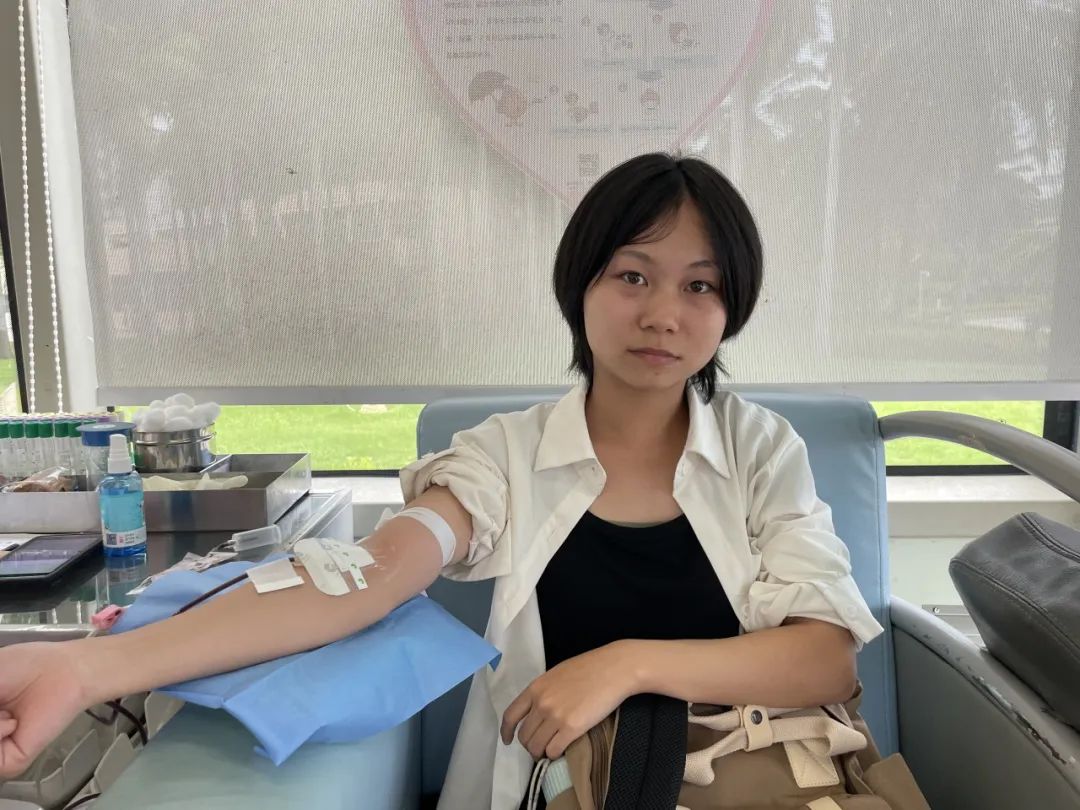 热血青年 聚爱相拥——海南医学院组织开展无偿献血活动