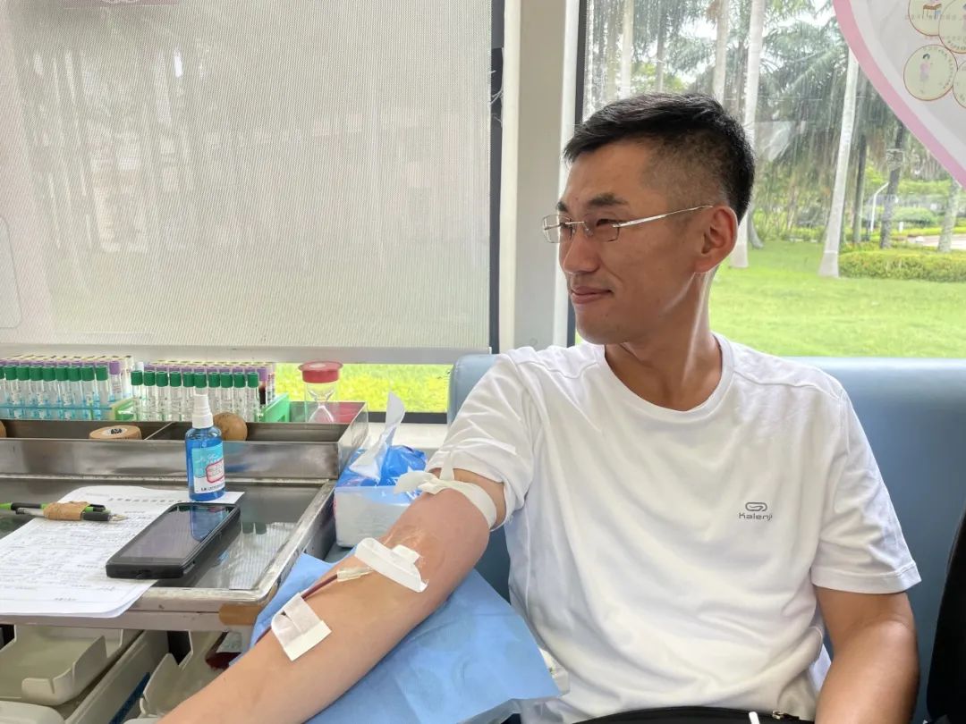 热血青年 聚爱相拥——海南医学院组织开展无偿献血活动