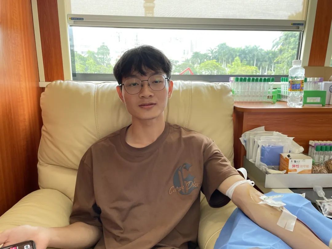 热血青年 聚爱相拥——海南医学院组织开展无偿献血活动