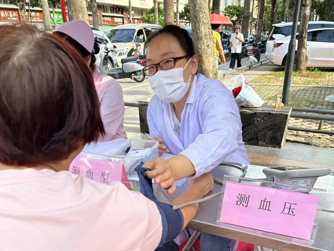 海口市卫生健康委员会、秀英区卫生健康委员会、海南省血液中心联合举办2023 年“服务百姓健康行动”暨“2+3”义诊活动
