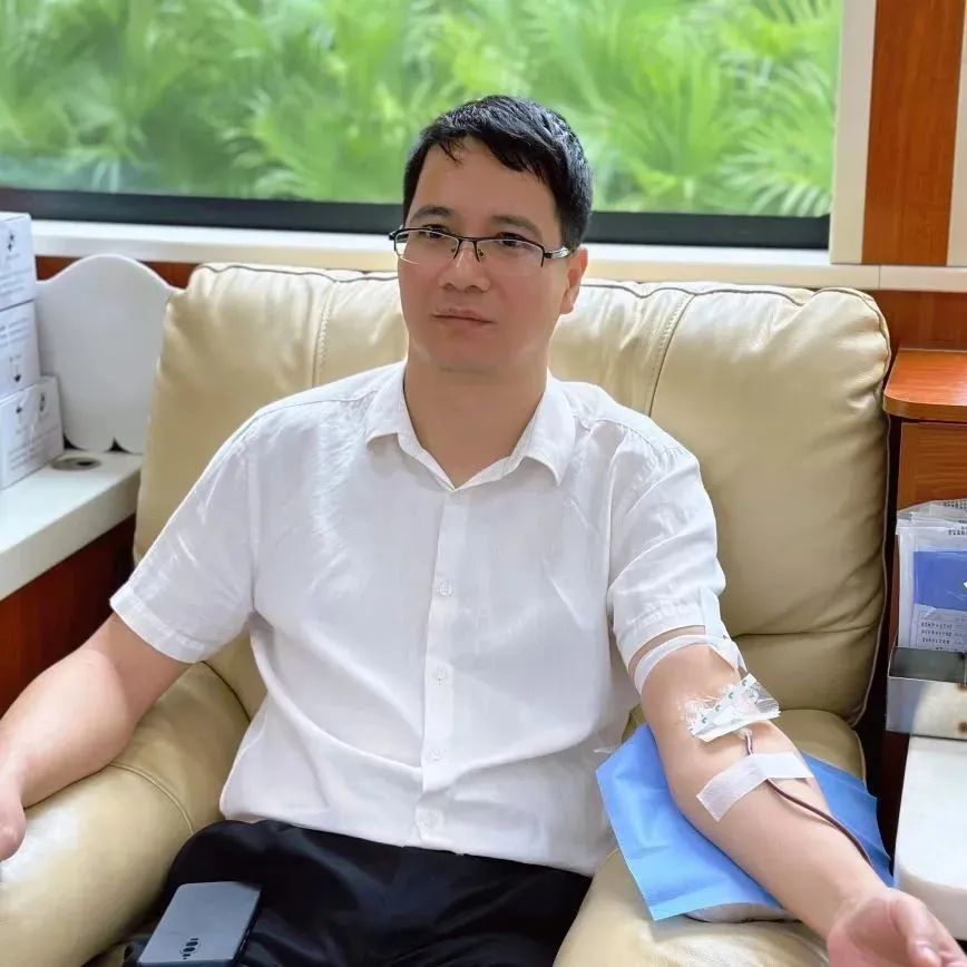 热血辉映党旗红——海南省委党校中青班开展无偿献血活动