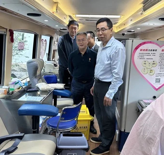 倡导者先行 热血书写担当——海南省血液中心开展2024年迎新春中心职工无偿献血活动