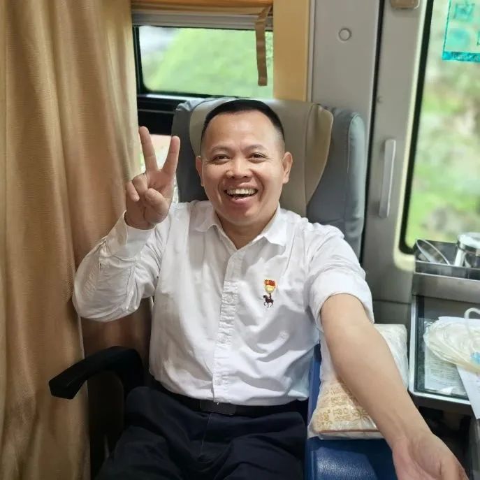 倡导者先行 热血书写担当——海南省血液中心开展2024年迎新春中心职工无偿献血活动