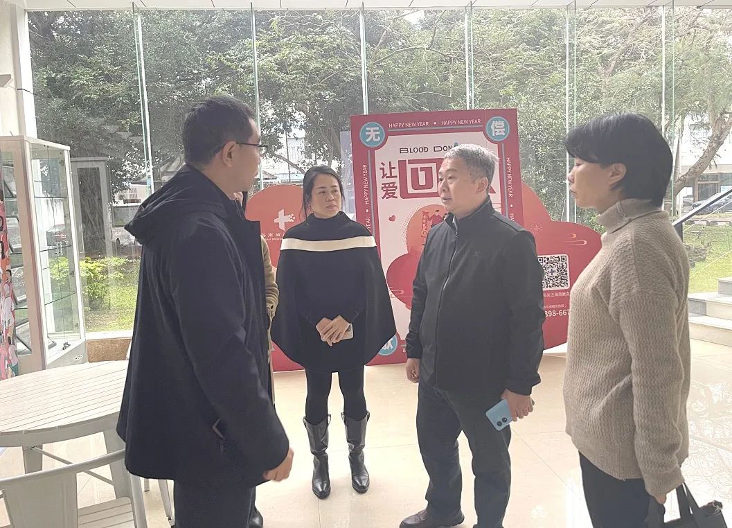 省卫生健康委副主任曾昭长一行除夕走访慰问省血液中心一线职工及无偿献血者