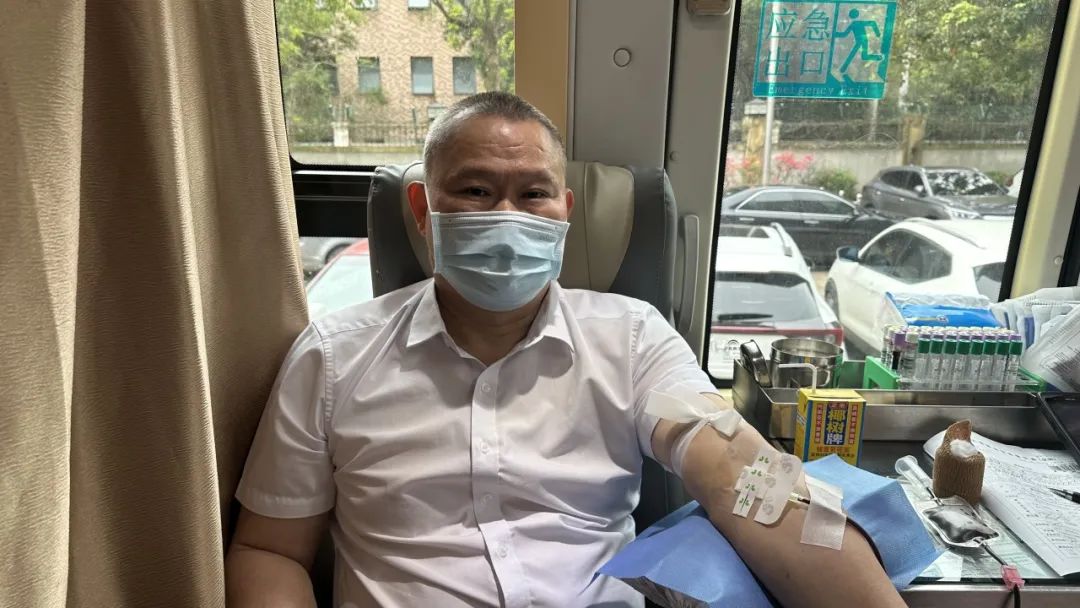 无偿献血爱无限 学习雷锋谱新篇——海南省水务厅开展无偿献血活动