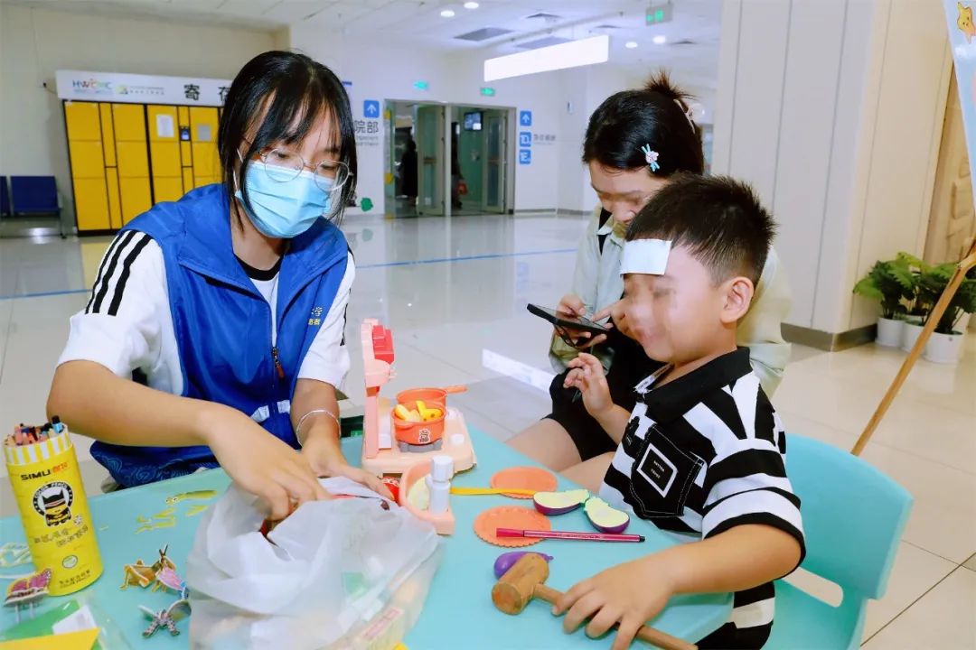 童梦守护 热血同行——海南省血液中心开展儿童节无偿献血快闪活动