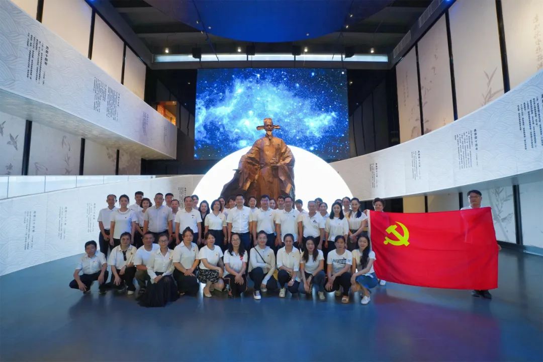 观海瑞文化，扬廉洁之风，同庆七一——海南省血液中心党委联合省卫生健康委医疗应急处党支部开展“七一”主题党日暨参观廉洁教育基地活动