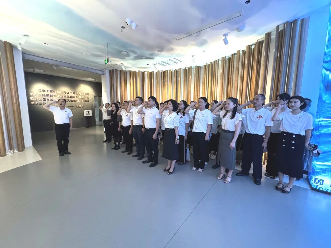观海瑞文化，扬廉洁之风，同庆七一——海南省血液中心党委联合省卫生健康委医疗应急处党支部开展“七一”主题党日暨参观廉洁教育基地活动
