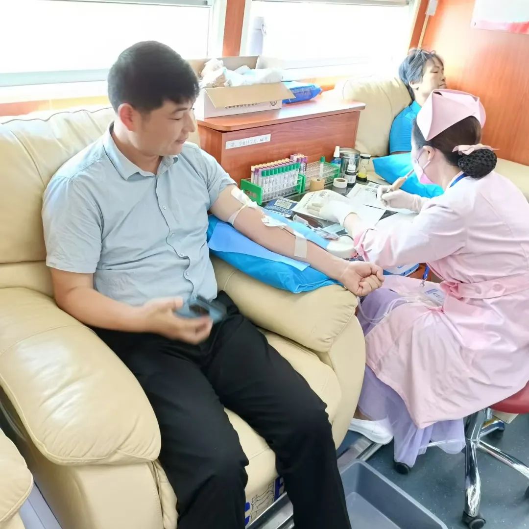把献血车开进镇政府是种什么体验