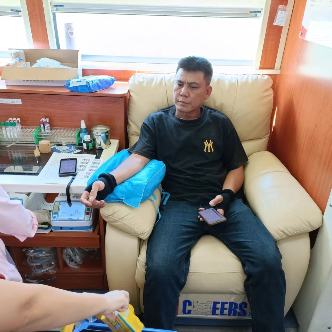 把献血车开进镇政府是种什么体验