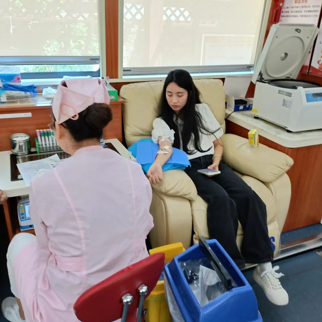 把献血车开进镇政府是种什么体验