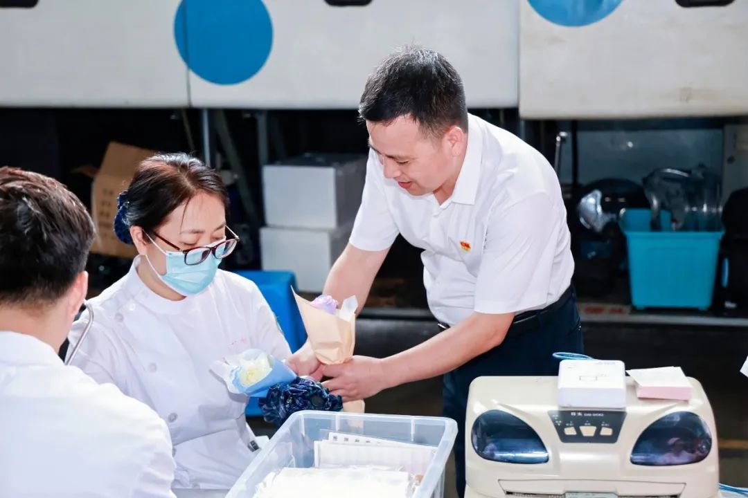 热血有我 医者先行——海南医科大学第一附属医院组团献出“挽袖之爱”