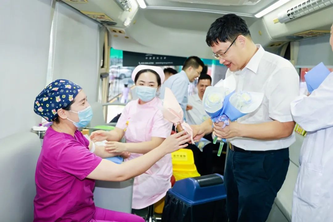 热血有我 医者先行——海南医科大学第一附属医院组团献出“挽袖之爱”