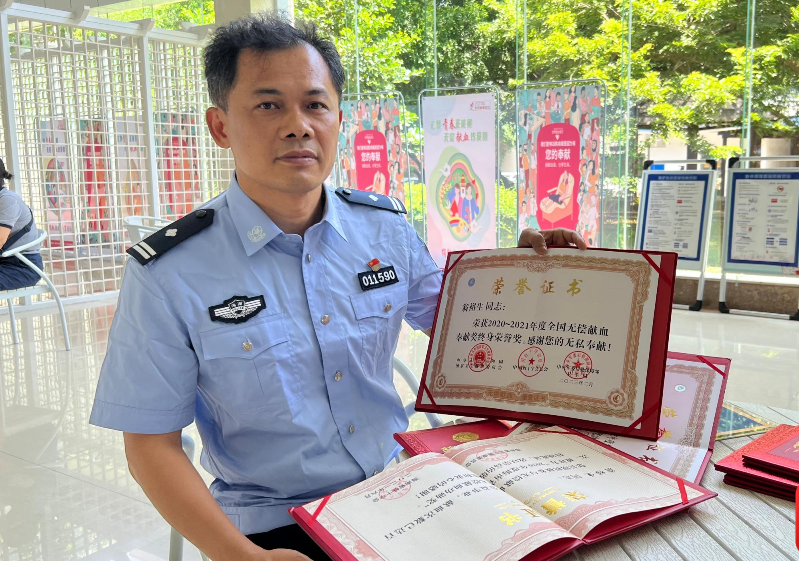 献血200次!这位民警坚持献血21年