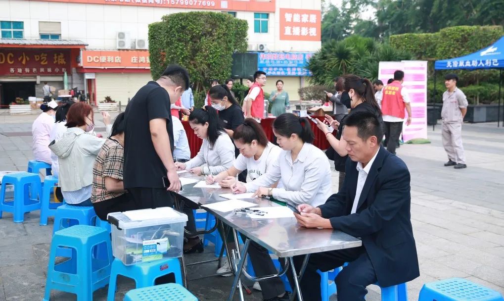 “三十而丽 一望情深”望海国际三十周年店庆暨第26个献血日