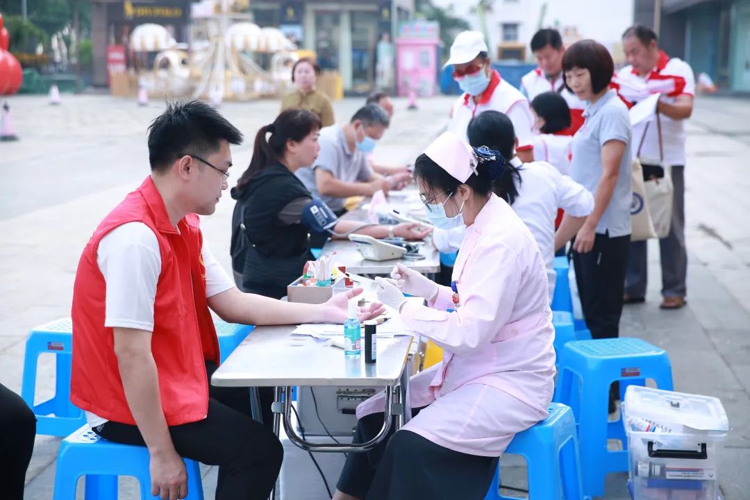 “三十而丽 一望情深”望海国际三十周年店庆暨第26个献血日