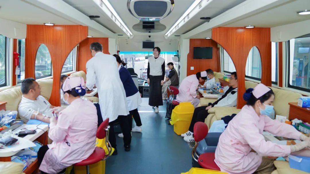 挽起“医”袖 为爱献血——海南省肿瘤医院开展无偿献血爱心活动