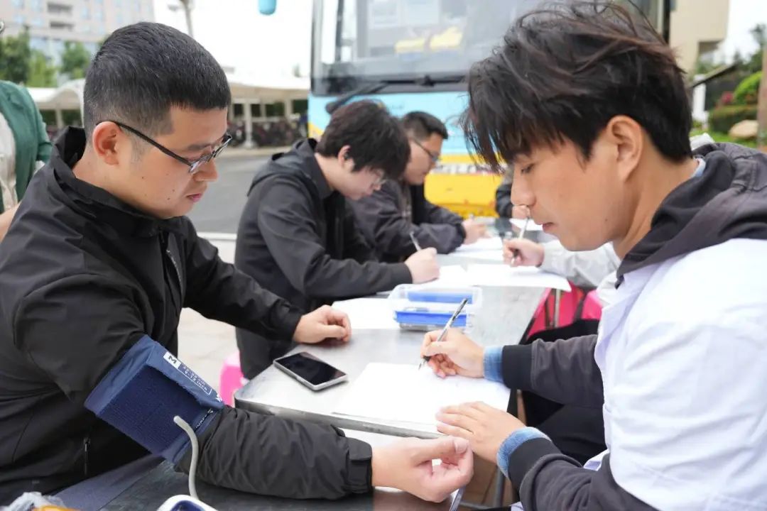 “热血”法院人:献血传爱心,奉献显担当