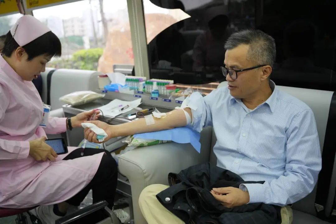 “热血”法院人:献血传爱心,奉献显担当