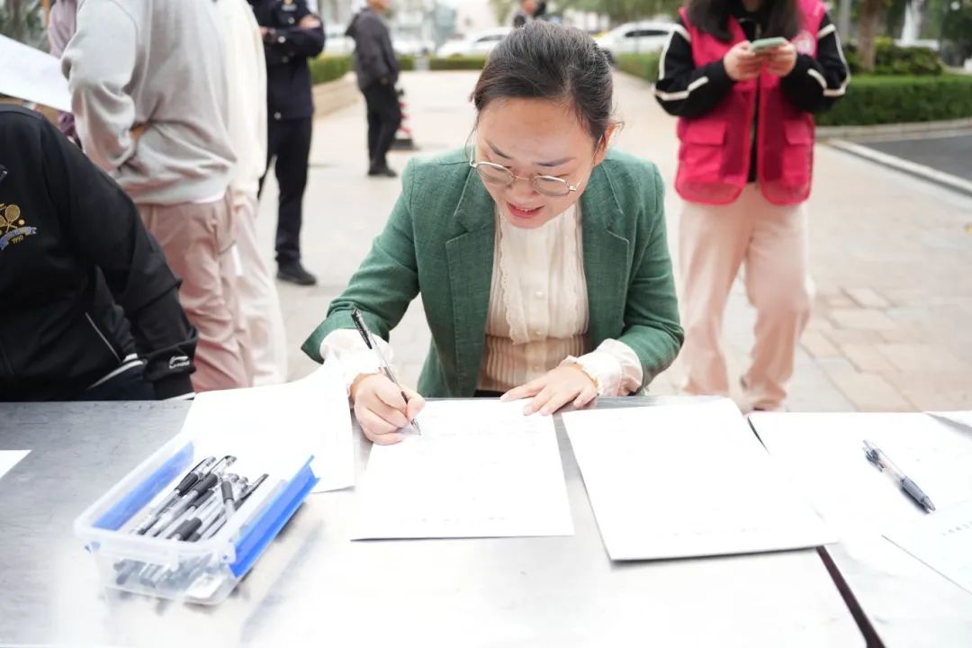 “热血”法院人:献血传爱心,奉献显担当