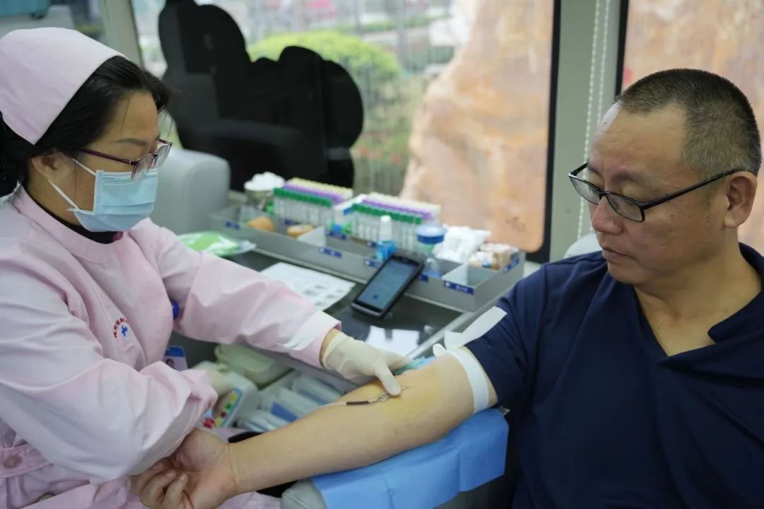 “热血”法院人:献血传爱心,奉献显担当