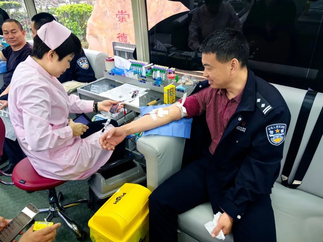 “热血”法院人:献血传爱心,奉献显担当