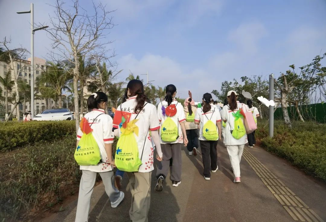 一起燃烧卡路里——海南省无偿献血志愿者健步活动点燃春日热情