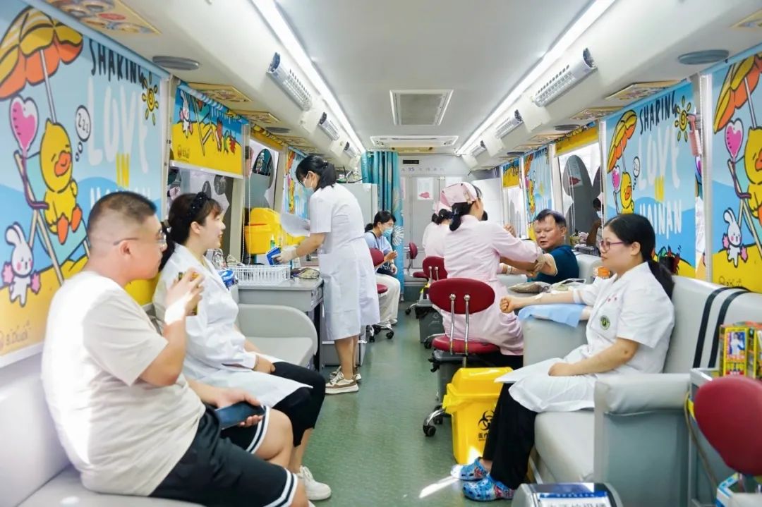 热血献礼建党日，医者仁心显担当——海南医科大学第一附属医院开展