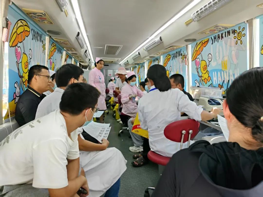 挽起“医”袖 护佑生命| 海南省老年病医院组织开展无偿献血活动