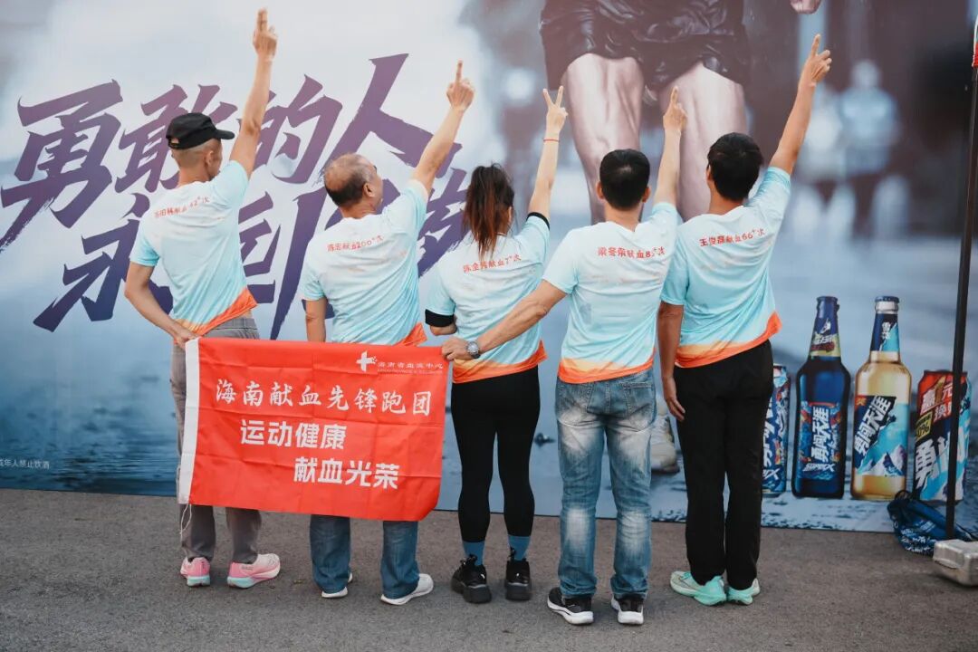 热血收官，为爱挥拍！海南省血液中心第二届“热血公益杯”羽毛球赛圆满落幕！