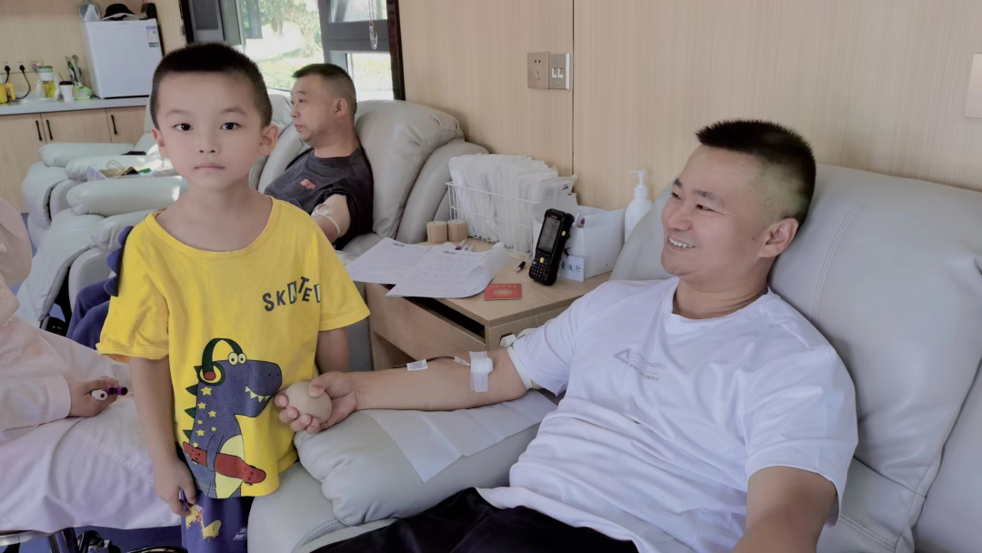 爱心献血,  与你同行