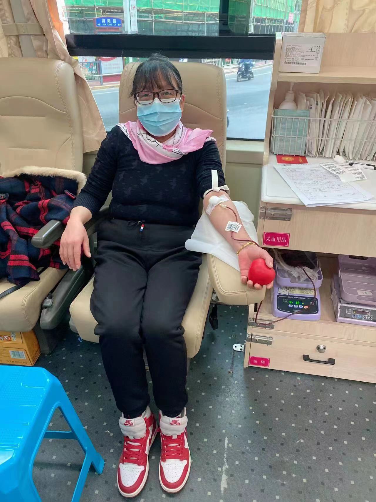 血站职工家属接力无偿献血公益情