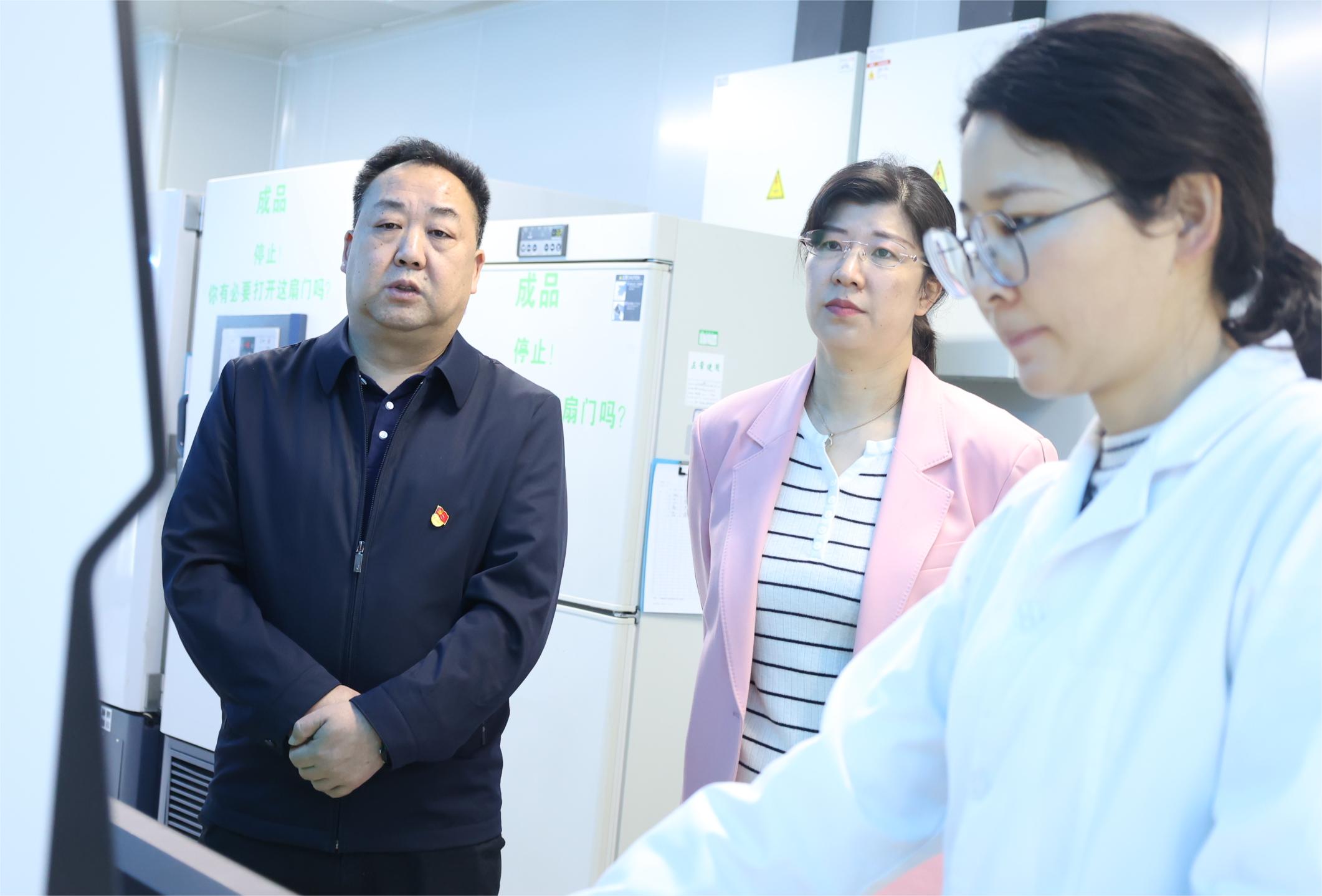 市卫健委副主任郑瑶到市中心血站调研